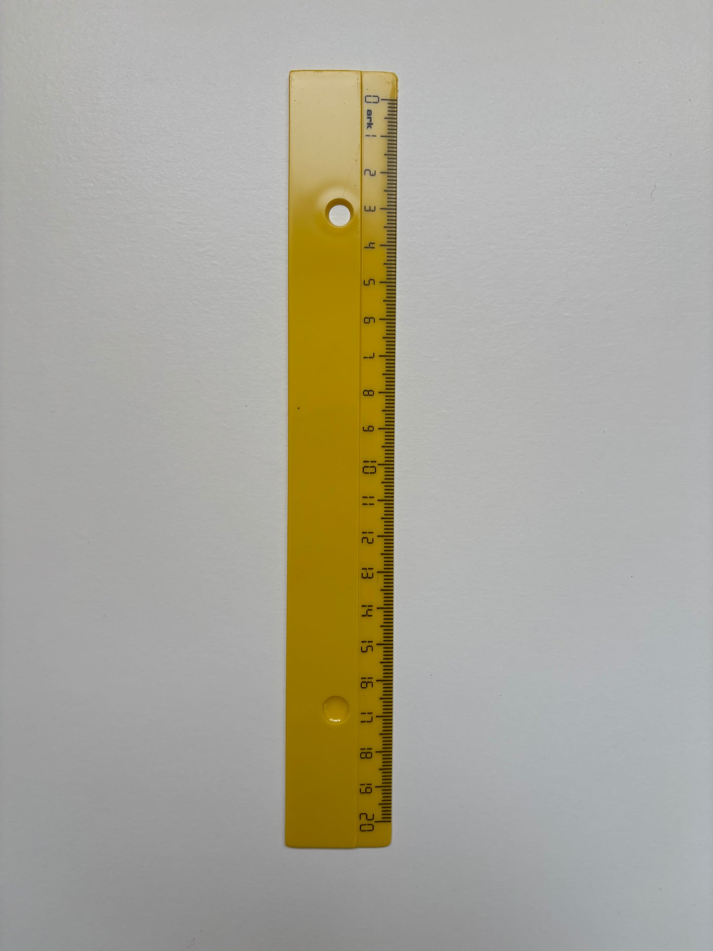 Rigla 20cm diverse culori/buc