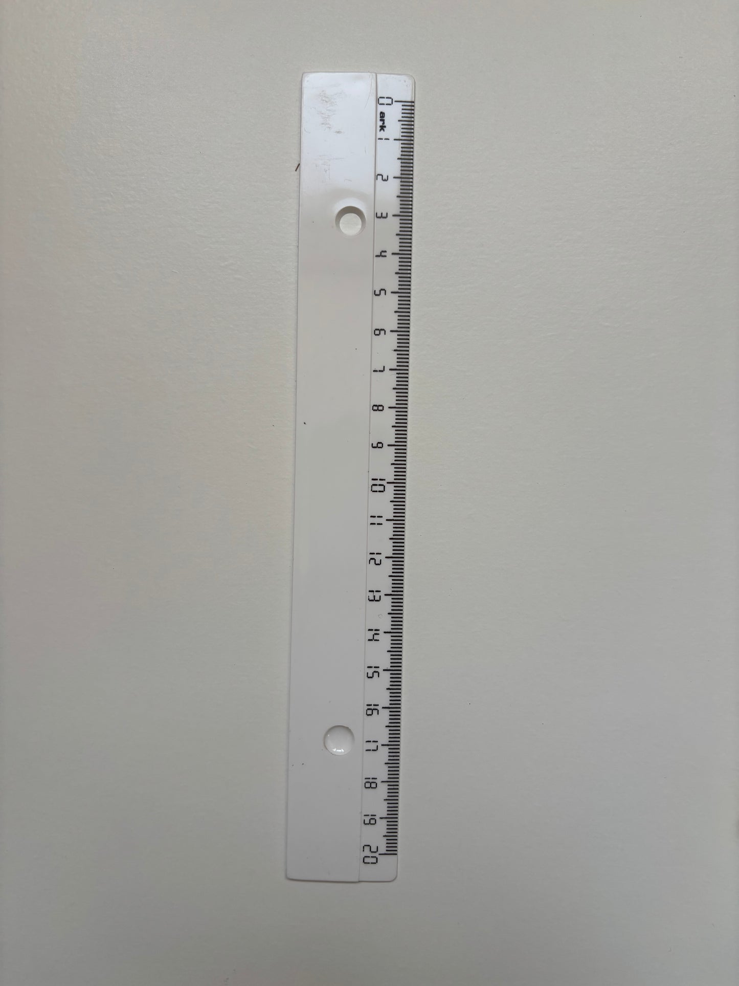 Rigla 20cm diverse culori/buc